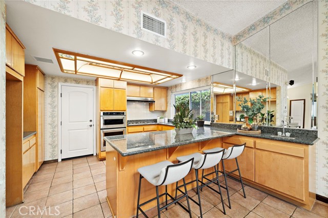 19352 Sailwind Lane, Huntington Beach CA: https://media.crmls.org/medias/6ad9b416-1f53-4a17-b786-18f6cbec8dcd.jpg