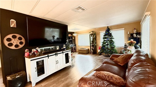 25521 Lincoln Avenue, Hemet CA: https://media.crmls.org/medias/6ada15fe-42f9-4295-91af-015f0a5d276b.jpg