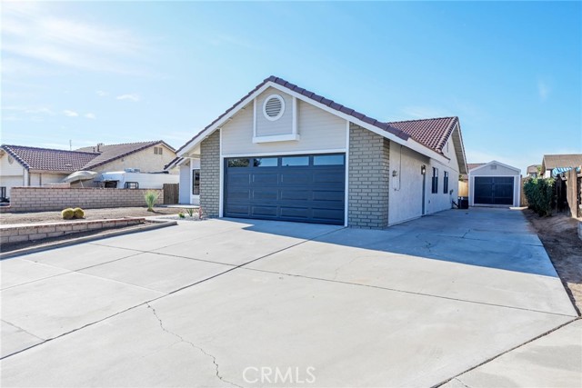 Detail Gallery Image 5 of 18 For 13383 Buena Vista Dr., Hesperia,  CA 92344 - 4 Beds | 2 Baths