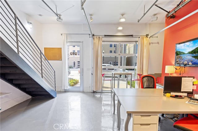 919 E Santa Ana Boulevard, Santa Ana CA: https://media.crmls.org/medias/6ade8218-f7a4-4c91-9afa-c6825874ca70.jpg