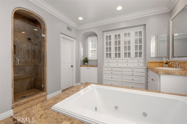 20 Townsend, Irvine CA: https://media.crmls.org/medias/6ae04c4f-e94d-4be8-8a4f-12631f9c7037.jpg