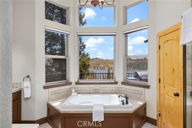 39828 Granite Ridge Lane, Bass Lake CA: https://media.crmls.org/medias/6ae1628c-988f-478f-9a22-5075cbabf1f0.jpg