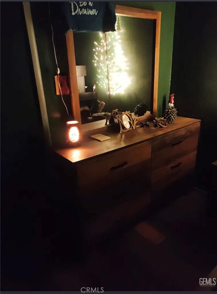 https://media.crmls.org/medias/6ae16fa4-d88e-448a-bf76-39984870925d.jpg?preset=X-Large