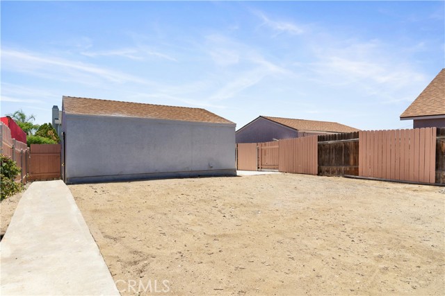 8305 Pioneer Drive, Bakersfield CA: https://media.crmls.org/medias/6ae1cbb1-69c1-484e-a90c-fb8f3247a518.jpg