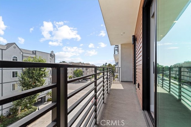 4383 Sepulveda Boulevard, Sherman Oaks CA: https://media.crmls.org/medias/6ae1ccdb-c010-44d4-8b97-008be3999085.jpg