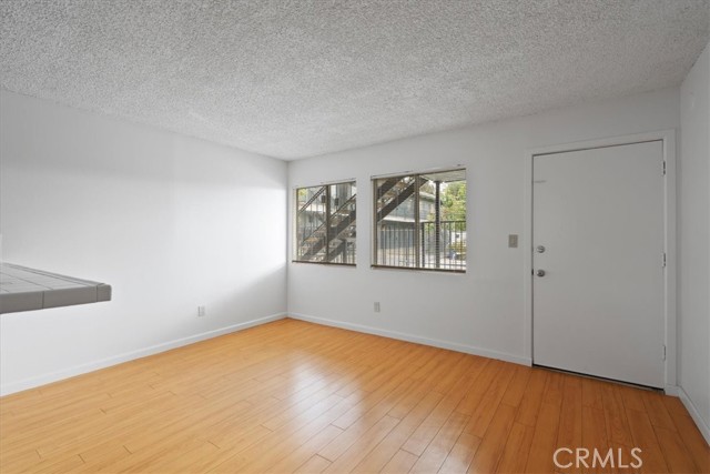Detail Gallery Image 4 of 13 For 3819 Stockbridge Ave, Los Angeles,  CA 90032 - 1 Beds | 1 Baths
