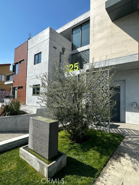 Detail Gallery Image 1 of 11 For 325 Myrtle St #101,  Glendale,  CA 91203 - 3 Beds | 2/1 Baths