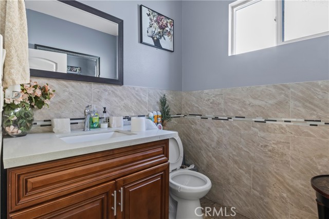 710 E 2nd Street, Santa Ana CA: https://media.crmls.org/medias/6ae270f5-95f3-4b57-8215-397ca21b2bb7.jpg