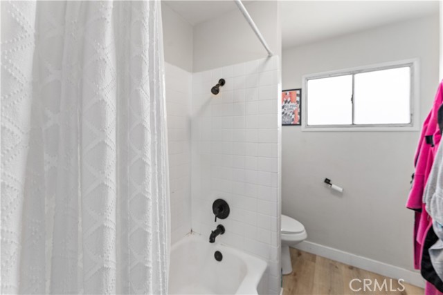 923 W Maple Avenue, Orange CA: https://media.crmls.org/medias/6ae2a3ba-fd74-45eb-aa17-9b82c871f393.jpg