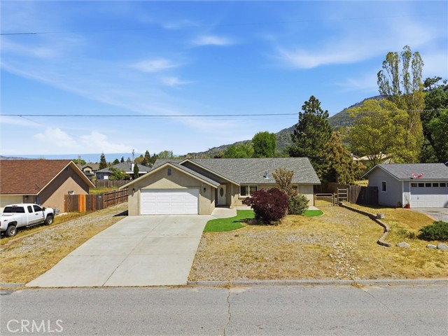 Detail Gallery Image 5 of 41 For 18110 Churchill, Tehachapi,  CA 93561 - 3 Beds | 2 Baths