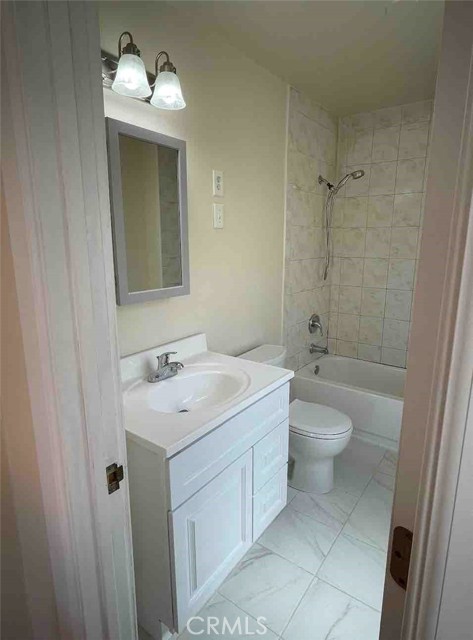 Detail Gallery Image 13 of 44 For 4704 W 160th St, Lawndale,  CA 90260 - – Beds | – Baths