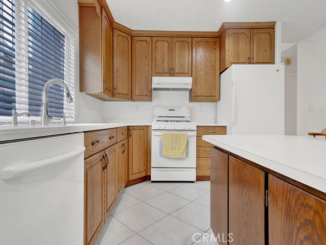21222 Banff Lane, Huntington Beach CA: https://media.crmls.org/medias/6ae3bc84-259b-4ddb-bf4c-e5f1251950f1.jpg