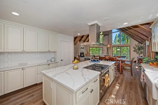 260 El Dorado Drive, Lake Arrowhead, CA 92352