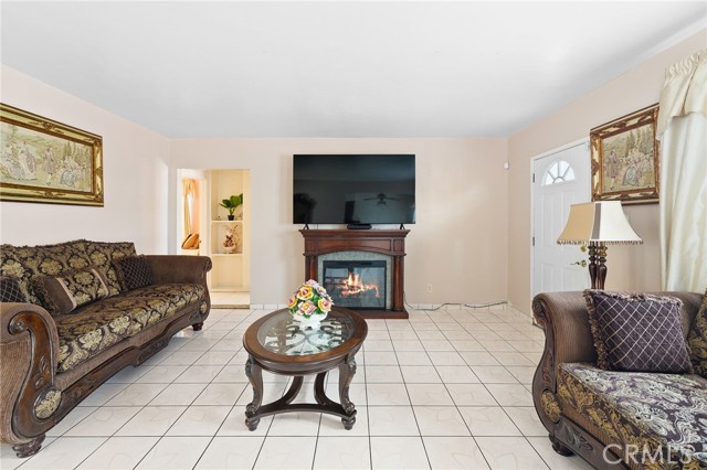 Detail Gallery Image 10 of 36 For 6133 Orchard Ave, Huntington Park,  CA 90255 - 4 Beds | 3 Baths