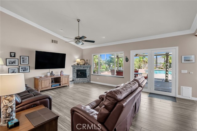 Detail Gallery Image 5 of 52 For 6712 Mission Grove Pkwy, Riverside,  CA 92506 - 5 Beds | 3 Baths