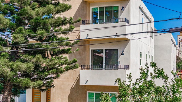 Detail Gallery Image 1 of 56 For 616 1/2 N Rampart Bld #1/2,  Silver Lake Los Angeles,  CA 90026 - 4 Beds | 3/1 Baths