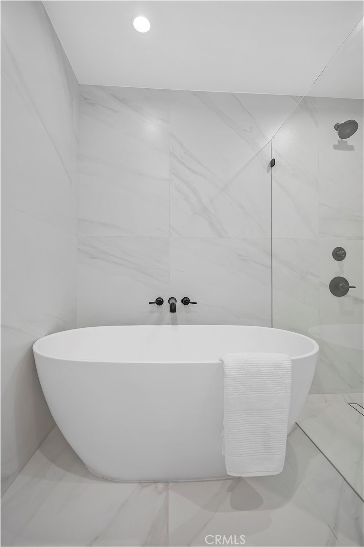 https://media.crmls.org/medias/6ae74f70-b1cc-4d89-9c59-d99c6aa0620f.jpg?preset=X-Large