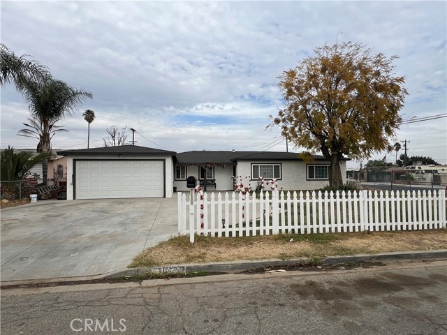 Detail Gallery Image 4 of 27 For 5707 Kenwood Pl, Jurupa Valley,  CA 92509 - 4 Beds | 2 Baths