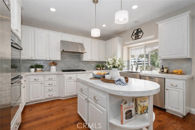 Detail Gallery Image 17 of 69 For 15257 Saddleback, Canyon Country,  CA 91387 - 6 Beds | 4/1 Baths