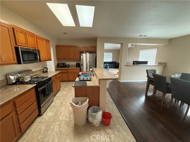 Detail Gallery Image 15 of 45 For 13767 Buttermilk Rd, Victorville,  CA 92392 - 4 Beds | 3 Baths