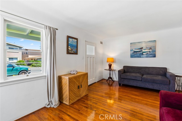 205 Huntington Street, Huntington Beach CA: https://media.crmls.org/medias/6ae7fdc0-4ca8-41fb-8bfc-b92065dead1e.jpg