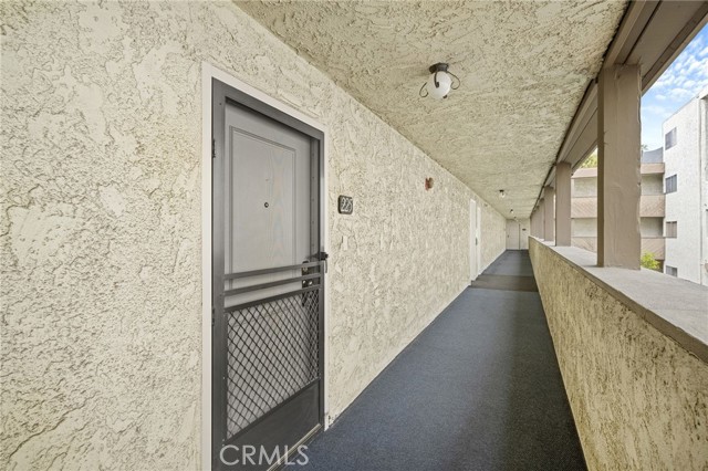 1339 North Columbus Avenue, 225 photo 3