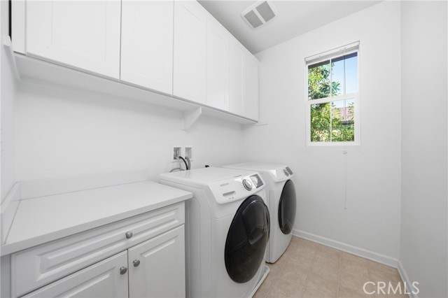 Detail Gallery Image 13 of 27 For 2830 E via Fiano, Ontario,  CA 91764 - 4 Beds | 2/1 Baths