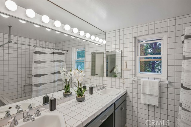 Detail Gallery Image 29 of 48 For 27072 Esward Dr, Calabasas,  CA 91301 - 5 Beds | 3 Baths