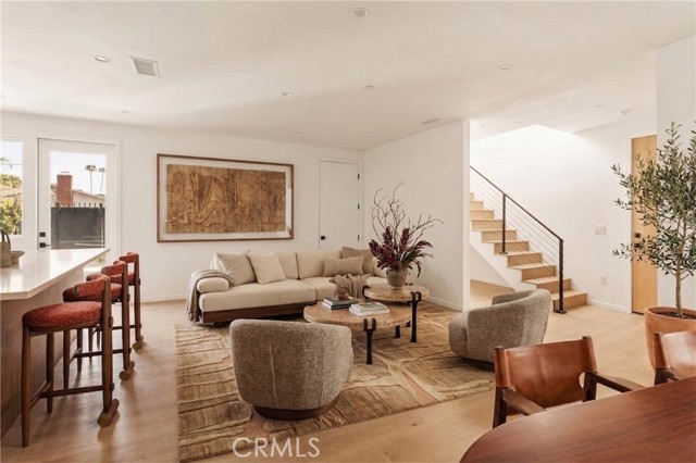 Detail Gallery Image 4 of 28 For 17852 Saticoy St, Reseda,  CA 91335 - – Beds | – Baths