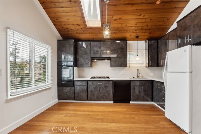 Detail Gallery Image 9 of 20 For 4708 Orion Ave, Sherman Oaks,  CA 91403 - 2 Beds | 2 Baths