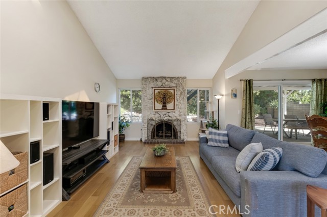 Detail Gallery Image 3 of 40 For 17567 Doric St, Granada Hills,  CA 91344 - 3 Beds | 2 Baths