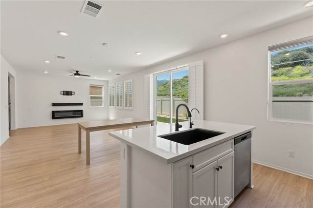 Detail Gallery Image 13 of 41 For 17100 Gray Pine Pl, San Bernardino,  CA 92407 - 3 Beds | 2/1 Baths