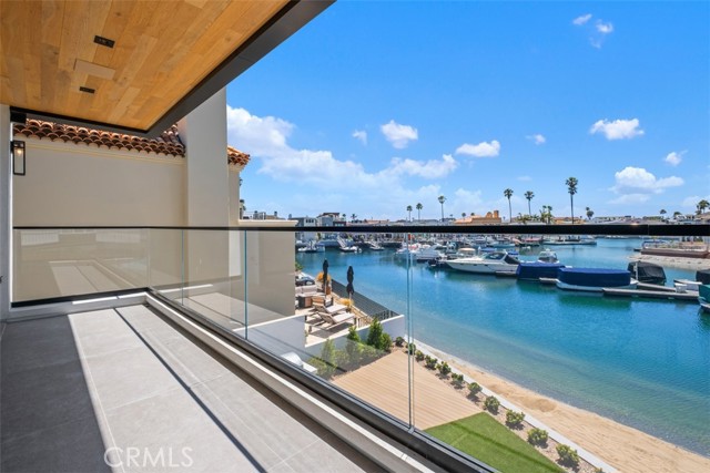 20 Balboa Coves, Newport Beach CA: https://media.crmls.org/medias/6aedd568-61fa-431a-9c14-d188097d6fad.jpg