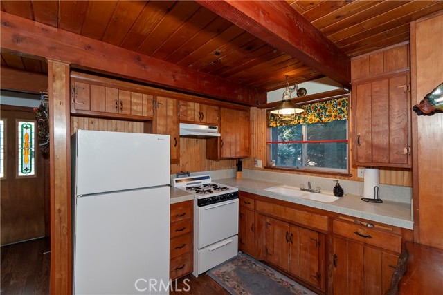 Detail Gallery Image 11 of 34 For 31470 Cedarwood Dr, Running Springs,  CA 92382 - 2 Beds | 1 Baths