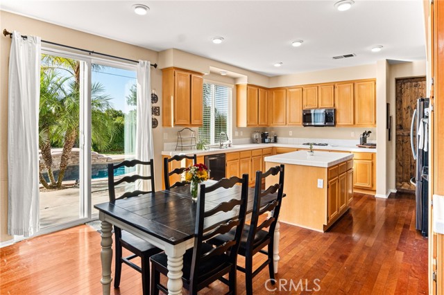 8800 Camino Limon Road, Corona CA: https://media.crmls.org/medias/6aee7fcb-6d5b-4763-a821-d2b60e49a841.jpg