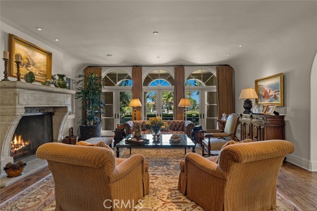 FORMAL LIVING ROOM FORMAL LIVING ROOM
