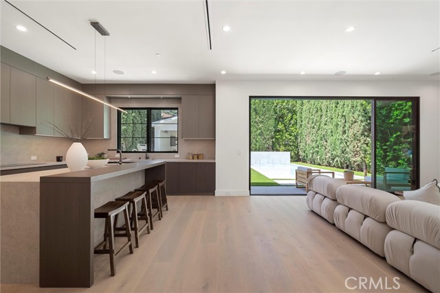 Detail Gallery Image 9 of 39 For 4625 Vesper Ave, Sherman Oaks,  CA 91403 - 5 Beds | 5/2 Baths