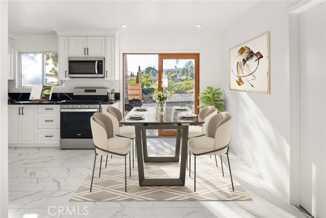 Detail Gallery Image 7 of 27 For 415 Edgehill Ln, Oceanside,  CA 92054 - 3 Beds | 1 Baths