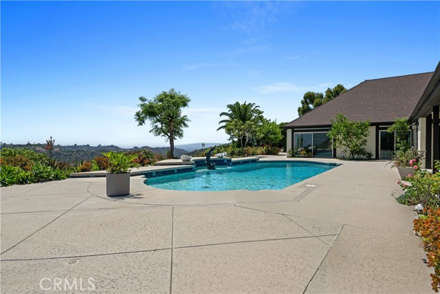 Detail Gallery Image 25 of 29 For 2926 Elvido Dr, Los Angeles,  CA 90049 - 5 Beds | 4/1 Baths