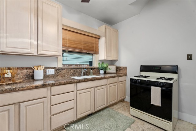 Detail Gallery Image 10 of 33 For 2820 E Colorado St, Long Beach,  CA 90814 - 2 Beds | 1 Baths