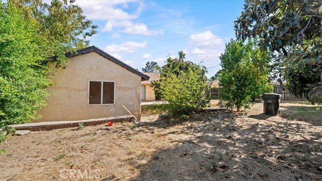 878 E Holly Street, Rialto CA: https://media.crmls.org/medias/6af087b3-be54-4cd1-85c3-e00cb342e320.jpg