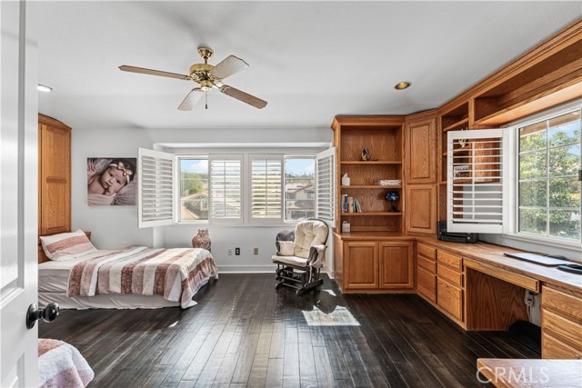 Detail Gallery Image 28 of 44 For 28314 Easton Ln, Saugus,  CA 91350 - 6 Beds | 3 Baths