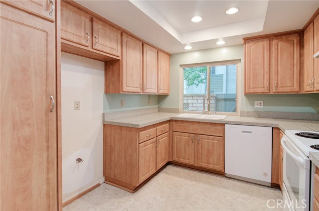 8777 Coral Springs Court, Huntington Beach CA: https://media.crmls.org/medias/6af15a10-9b25-44ae-b240-b4c30d9ba8b0.jpg