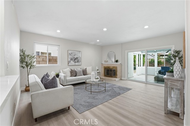 Detail Gallery Image 8 of 48 For 10377 Morning Glory Ave, Fountain Valley,  CA 92708 - 4 Beds | 2 Baths