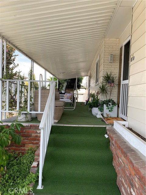 23301 Ridge Route DR, Laguna Hills CA: https://media.crmls.org/medias/6af1df54-8bda-4df5-ae27-855fc2d52a5f.jpg