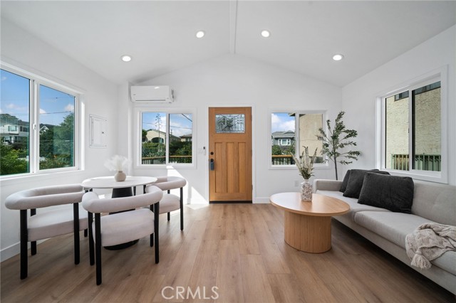 Detail Gallery Image 6 of 25 For 739 W 2nd, San Pedro,  CA 90731 - 3 Beds | 2 Baths