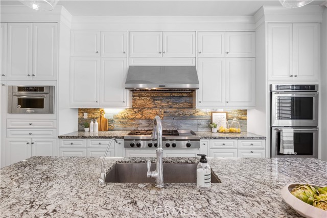 28 Caspian, Lake Forest CA: https://media.crmls.org/medias/6af3153a-8087-4905-b4f0-1e6a6fbd3c5c.jpg