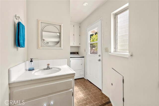 Detail Gallery Image 9 of 19 For 3948 E Lynnwood Ave, Orange,  CA 92869 - 4 Beds | 2 Baths