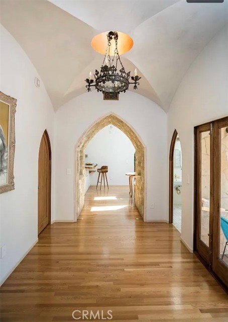 Detail Gallery Image 13 of 18 For 8978 Wonderland Ave, Los Angeles,  CA 90046 - 3 Beds | 2/1 Baths