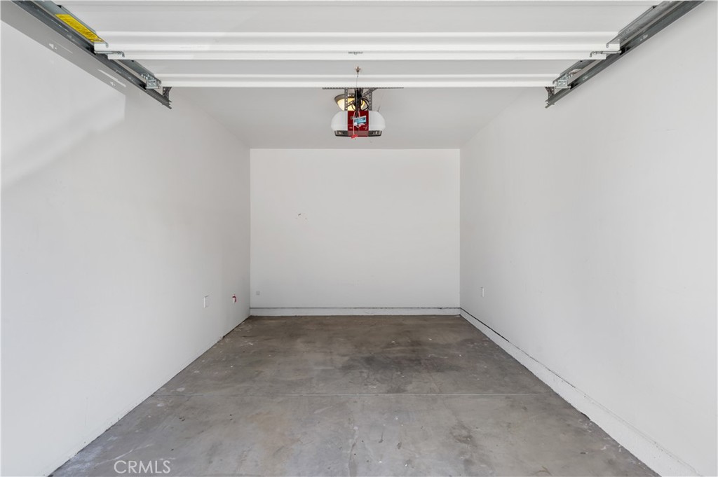 https://media.crmls.org/medias/6af432bd-9ed4-4d15-9aa7-3b2493c56d71.jpg?preset=X-Large